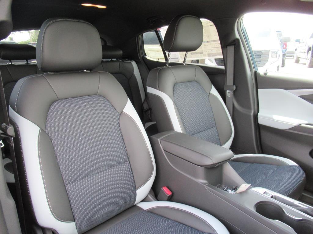 new 2025 Buick Envista car, priced at $27,875
