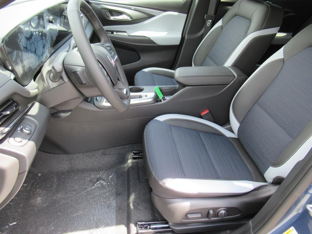 new 2025 Buick Envista car, priced at $27,875