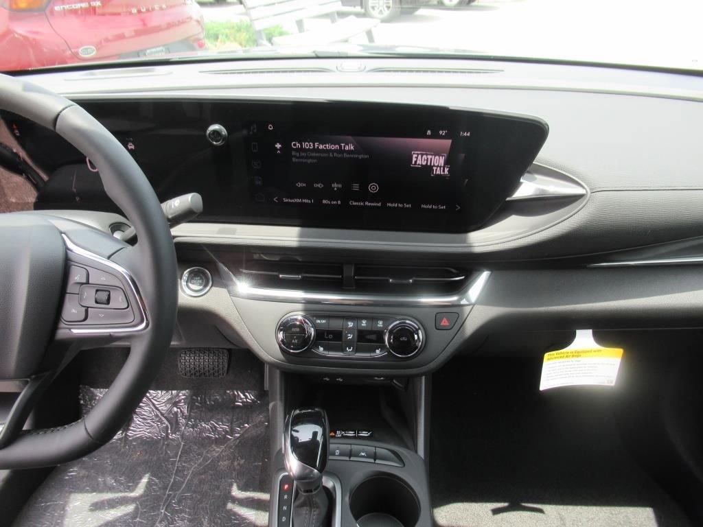 new 2025 Buick Envista car, priced at $27,875