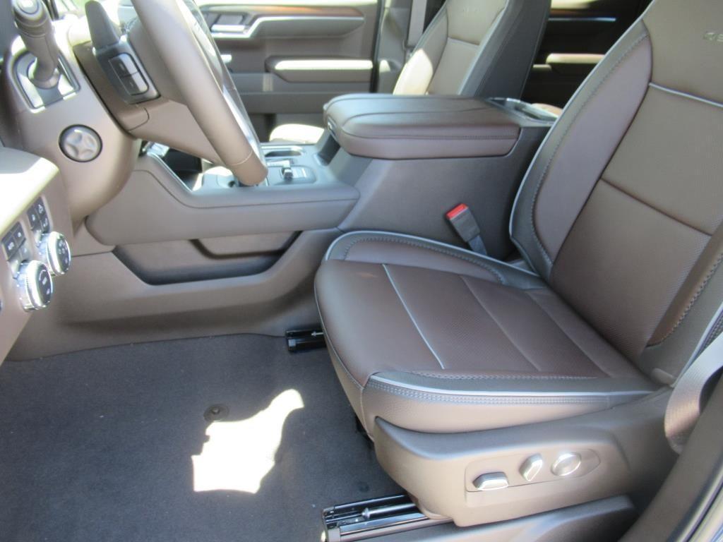 new 2025 GMC Sierra 1500 car, priced at $71,705