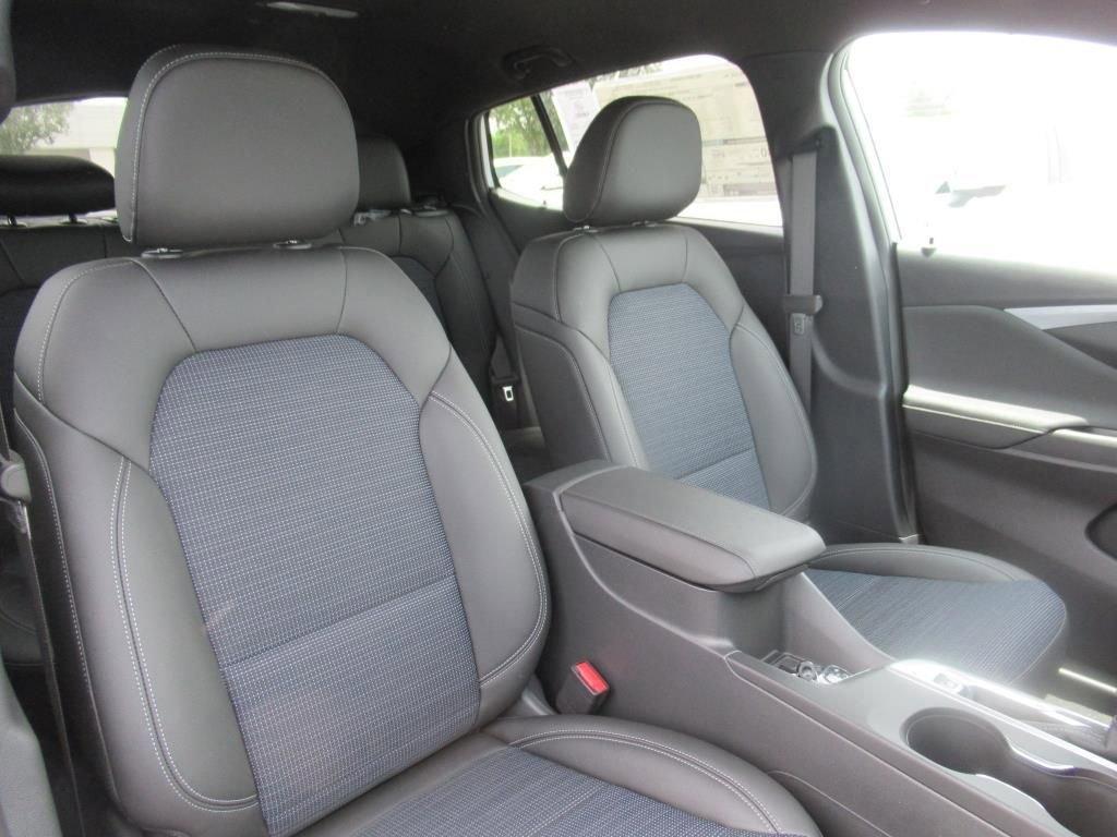 new 2025 Buick Envista car, priced at $25,195