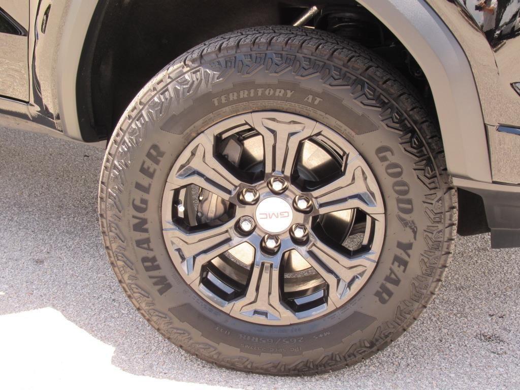 used 2024 GMC Canyon car, priced at $37,416
