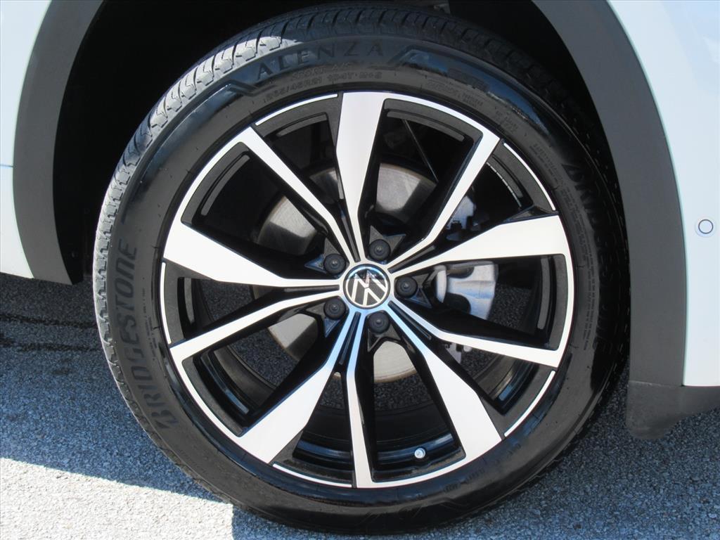 used 2024 Volkswagen Atlas Cross Sport car, priced at $38,444