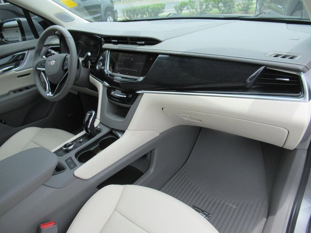 used 2025 Cadillac XT6 car, priced at $54,895