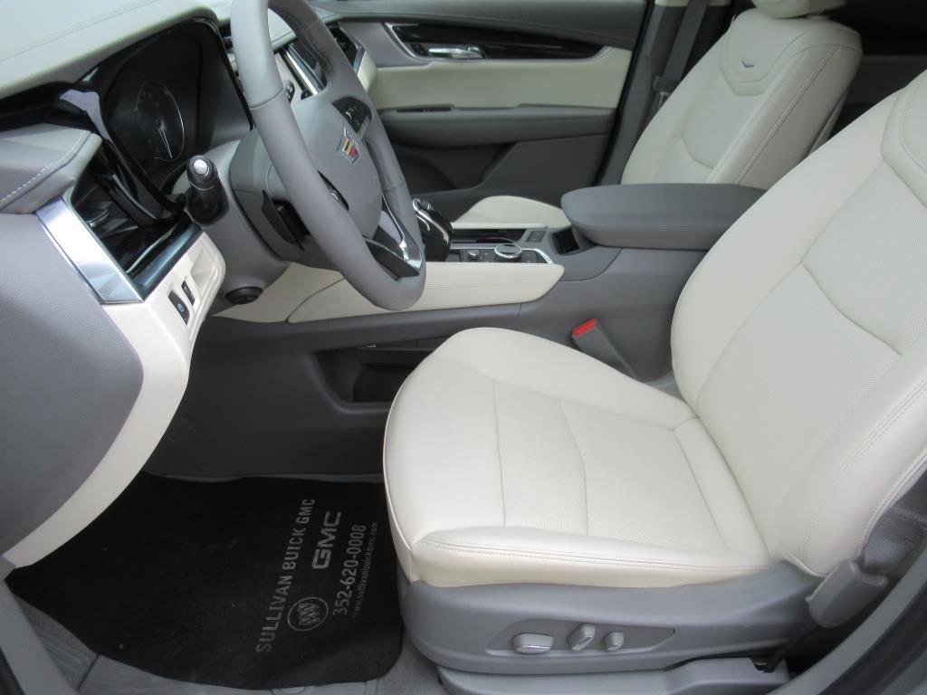 used 2025 Cadillac XT6 car, priced at $54,895