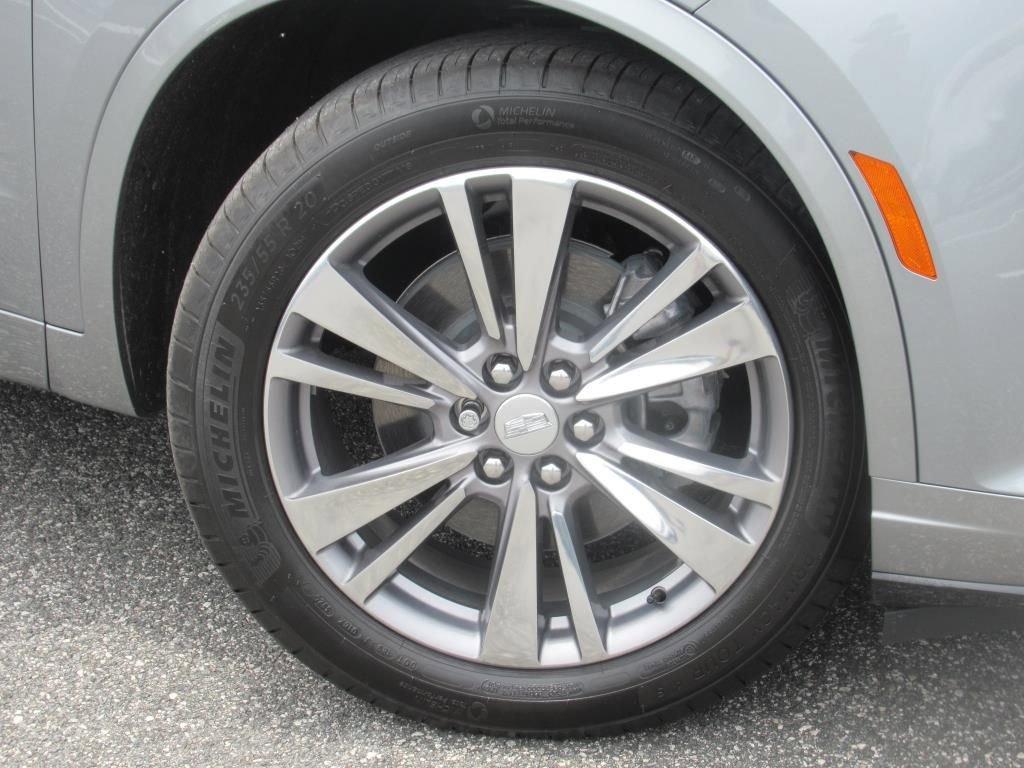used 2025 Cadillac XT6 car, priced at $54,895
