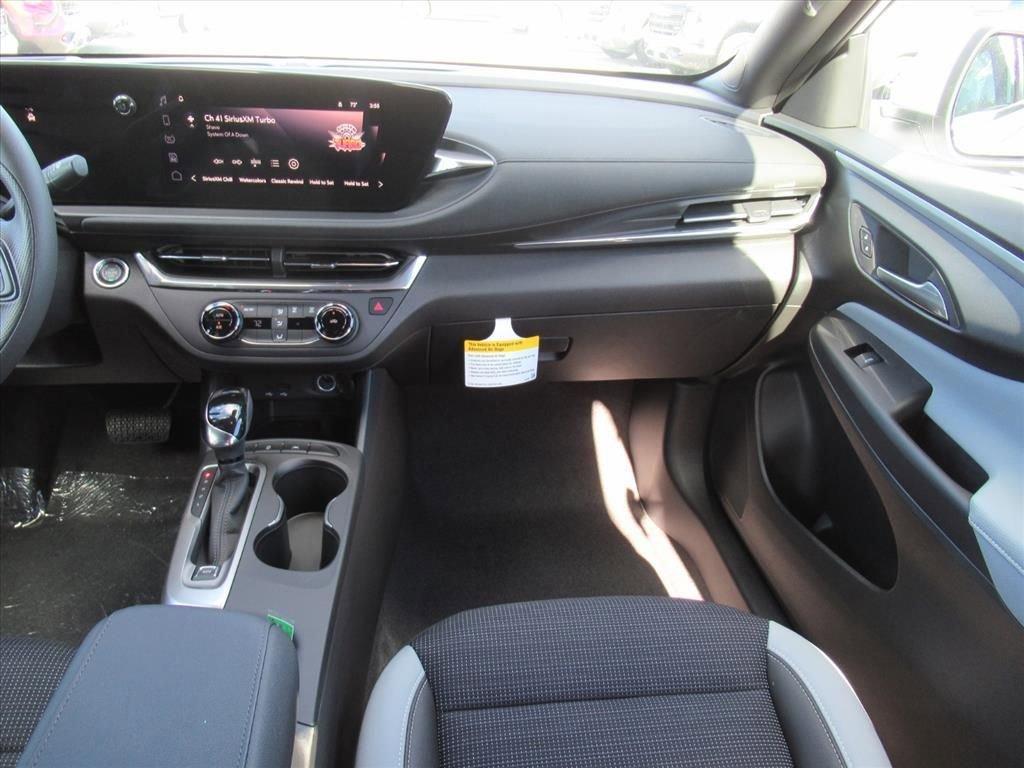 new 2025 Buick Envista car, priced at $24,945