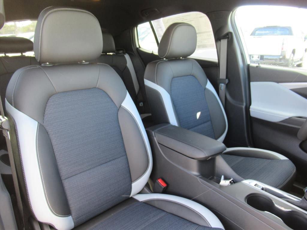 new 2025 Buick Envista car, priced at $24,945