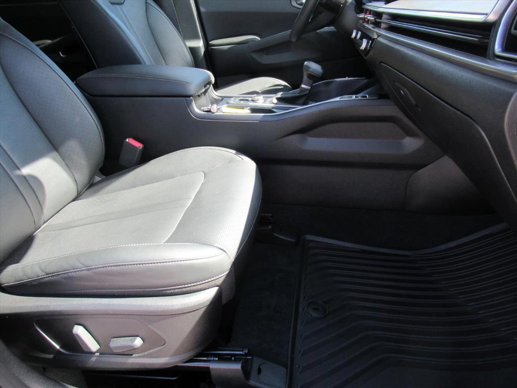 used 2024 Kia Sorento car, priced at $33,651