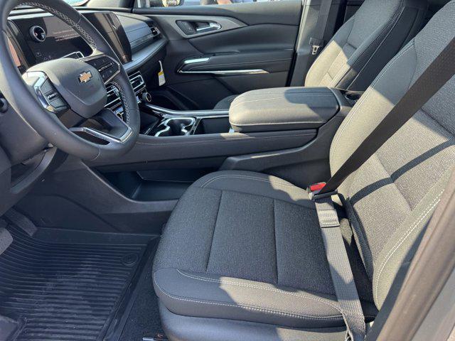 new 2025 Chevrolet Traverse car, priced at $42,045