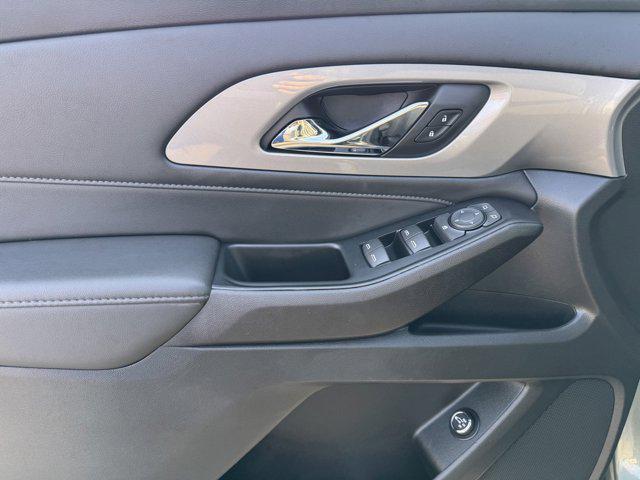 used 2023 Chevrolet Traverse car, priced at $31,992