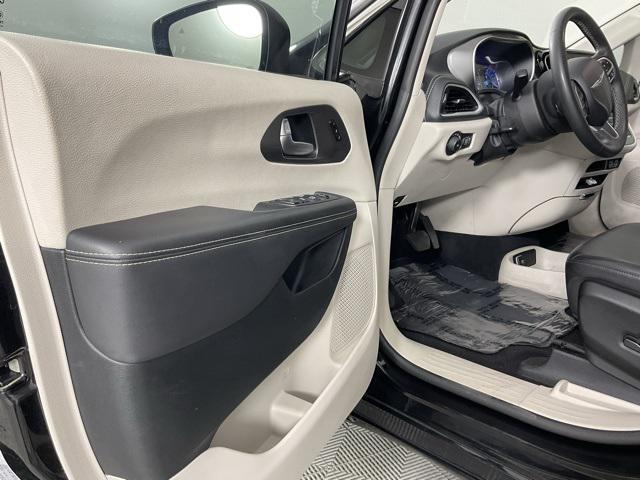 used 2023 Chrysler Pacifica Hybrid car, priced at $22,604