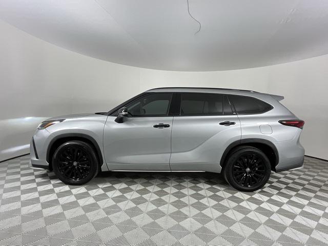 used 2024 Toyota Highlander car, priced at $40,999