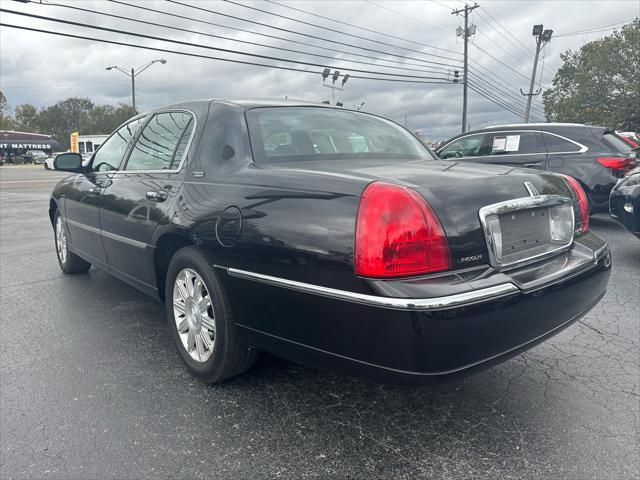 used 2008 Lincoln Town Car car, priced at $12,900