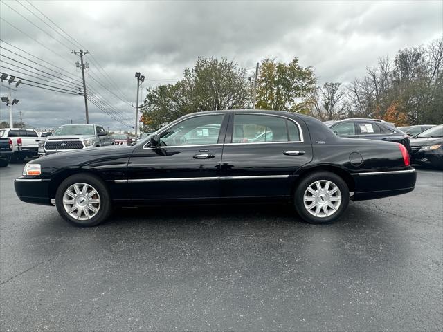 used 2008 Lincoln Town Car car, priced at $12,900