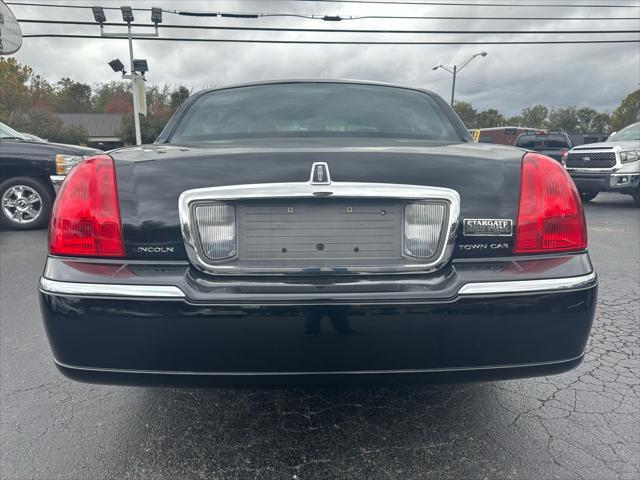 used 2008 Lincoln Town Car car, priced at $12,900