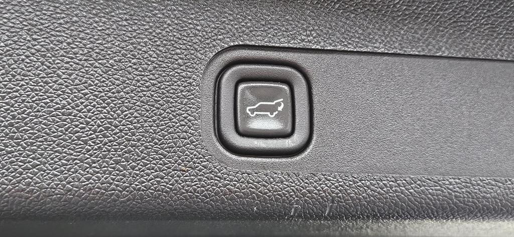 used 2013 GMC Yukon car, priced at $13,980