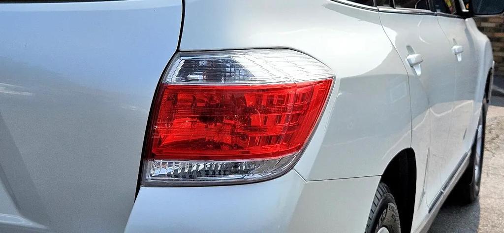 used 2013 Toyota Highlander car, priced at $15,780