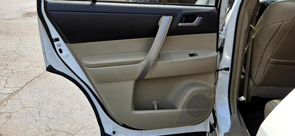 used 2013 Toyota Highlander car, priced at $15,780