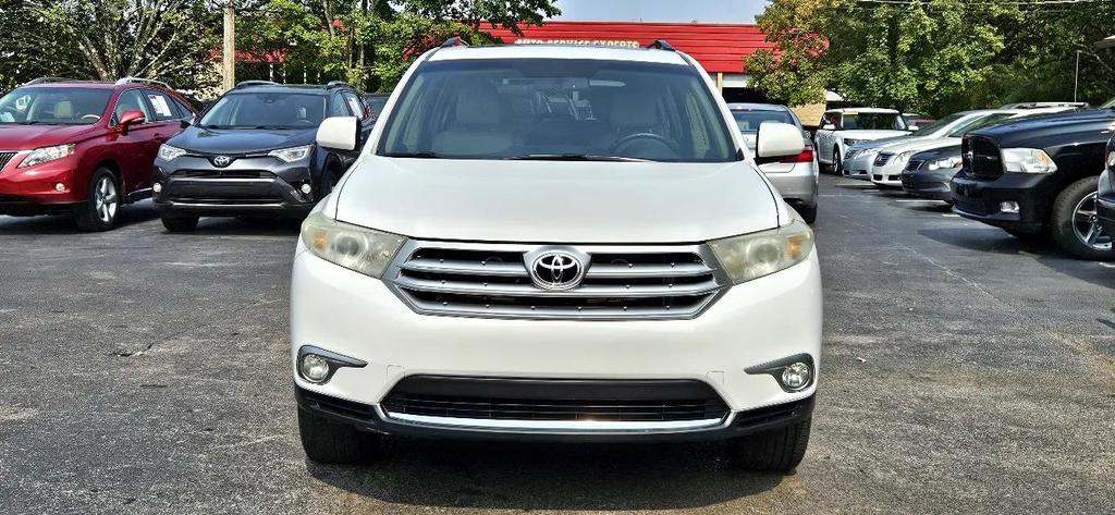 used 2013 Toyota Highlander car, priced at $15,780