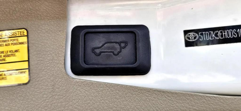 used 2013 Toyota Highlander car, priced at $15,780