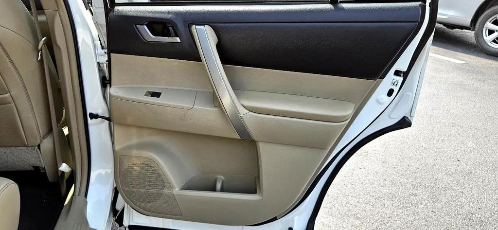 used 2013 Toyota Highlander car, priced at $15,780