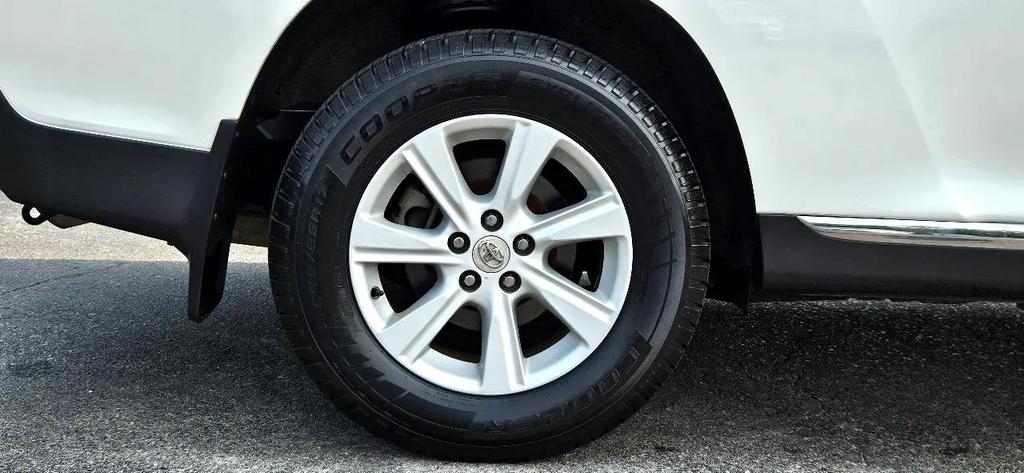 used 2013 Toyota Highlander car, priced at $15,780