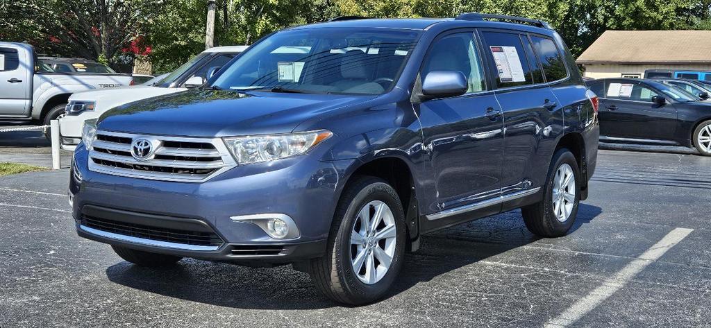 used 2013 Toyota Highlander car, priced at $13,900