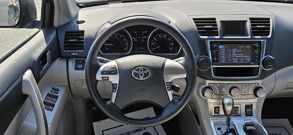 used 2013 Toyota Highlander car, priced at $13,900