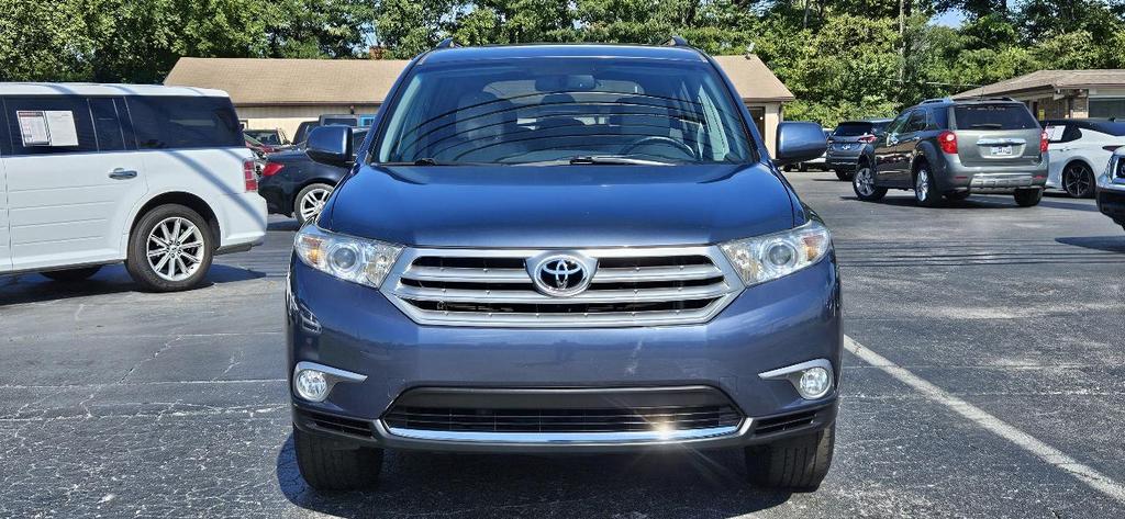 used 2013 Toyota Highlander car, priced at $13,900