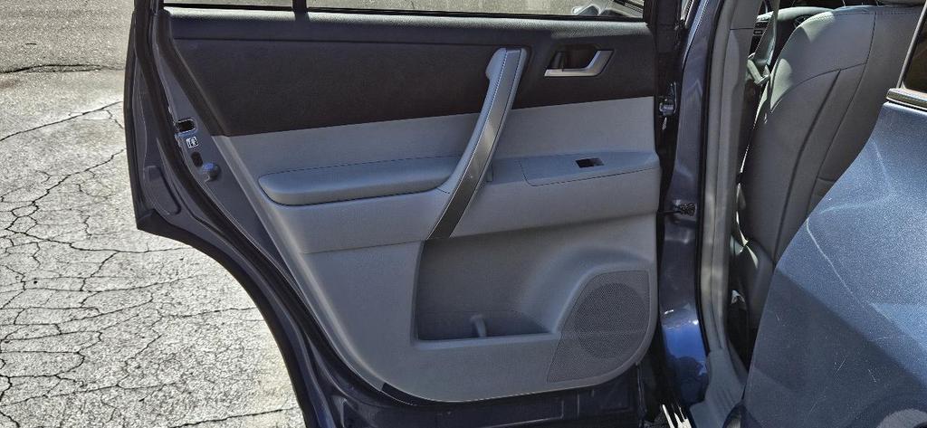 used 2013 Toyota Highlander car, priced at $13,900