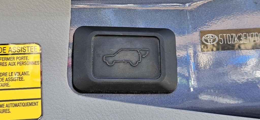 used 2013 Toyota Highlander car, priced at $13,900