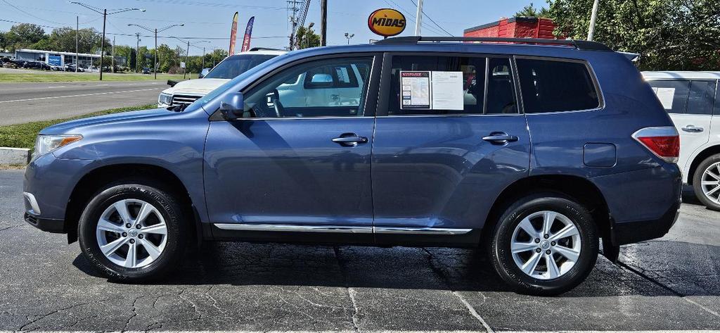 used 2013 Toyota Highlander car, priced at $13,900