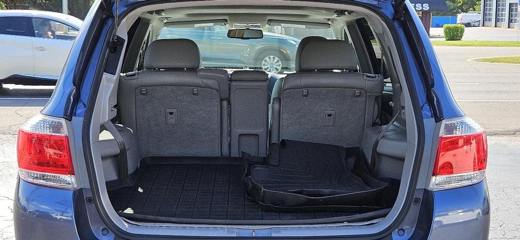 used 2013 Toyota Highlander car, priced at $13,900