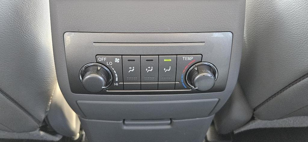 used 2013 Toyota Highlander car, priced at $13,900