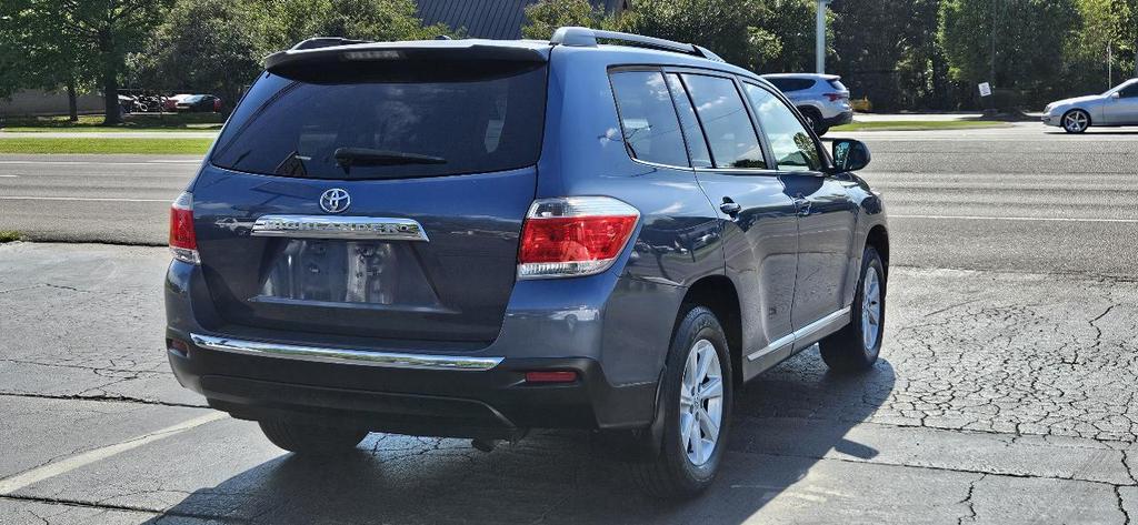 used 2013 Toyota Highlander car, priced at $13,900
