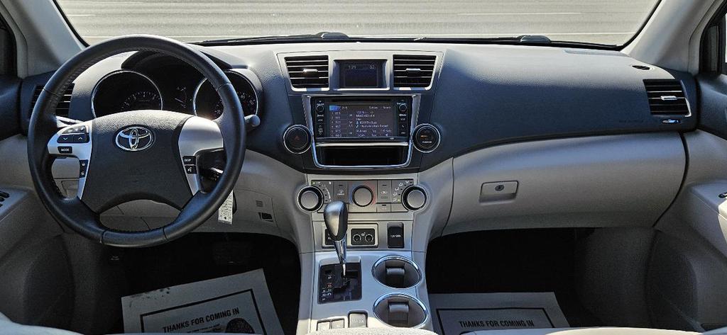 used 2013 Toyota Highlander car, priced at $13,900