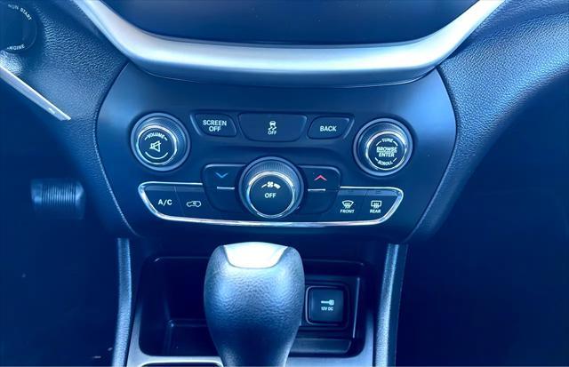 used 2014 Jeep Cherokee car, priced at $10,995