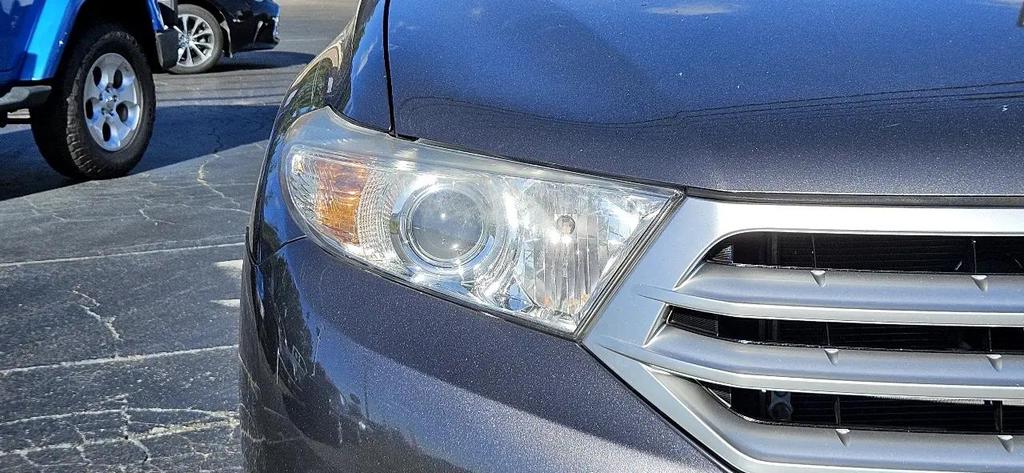 used 2011 Toyota Highlander car, priced at $13,980