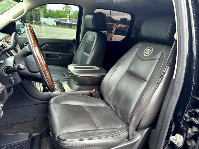 used 2014 Cadillac Escalade ESV car, priced at $23,780