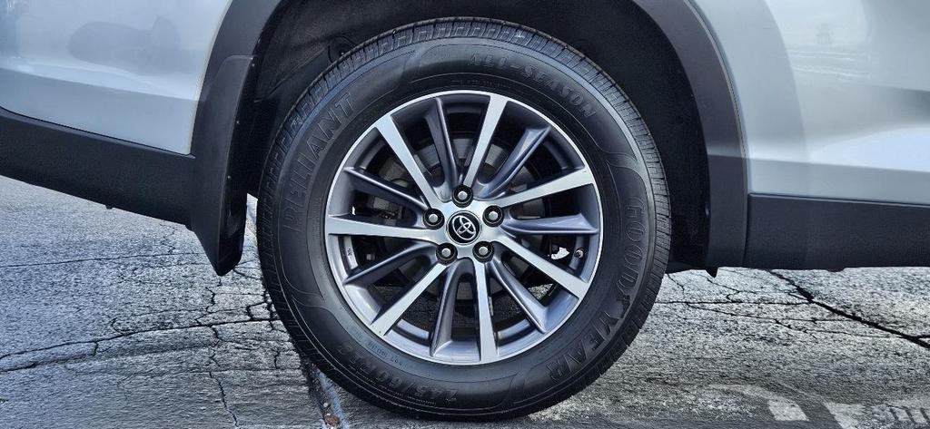 used 2019 Toyota Highlander car, priced at $26,980