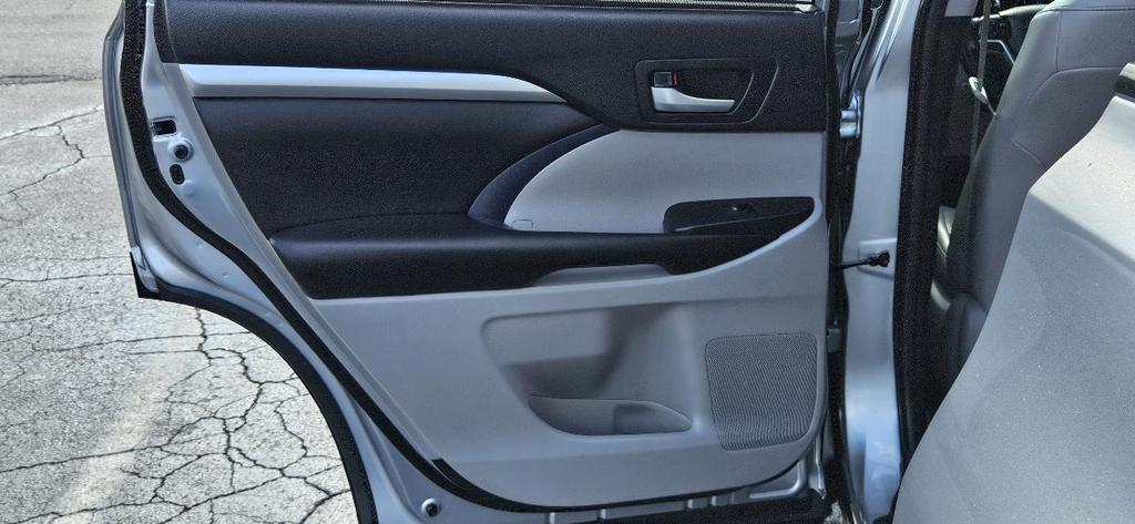 used 2019 Toyota Highlander car, priced at $26,980