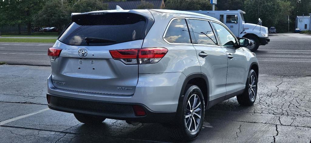 used 2019 Toyota Highlander car, priced at $26,980