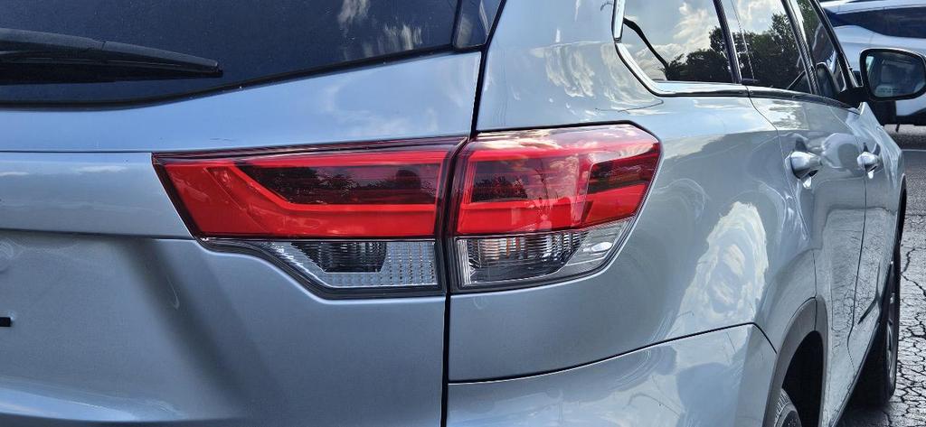 used 2019 Toyota Highlander car, priced at $26,980