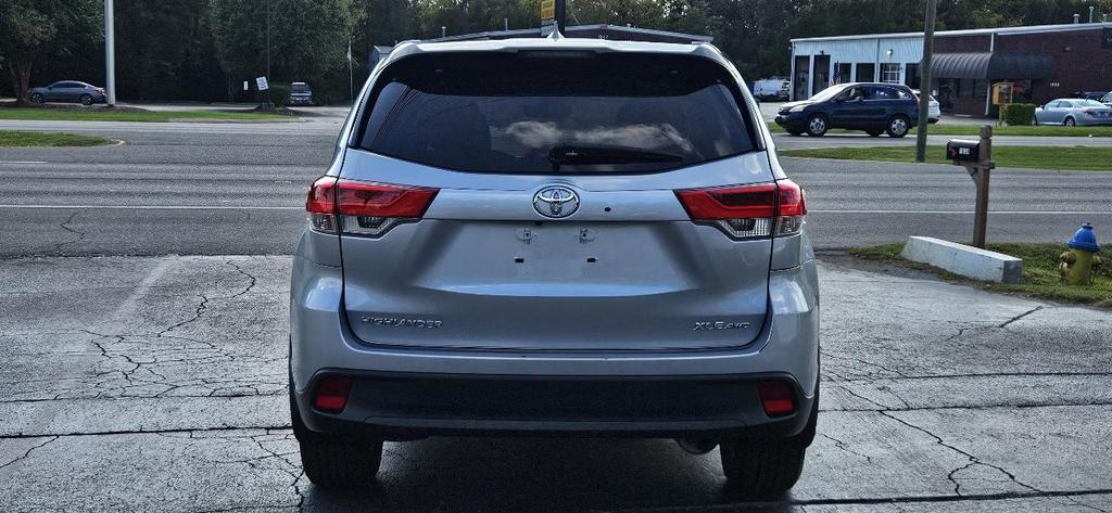 used 2019 Toyota Highlander car, priced at $26,980