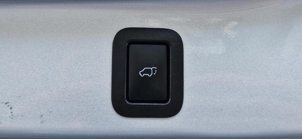 used 2019 Toyota Highlander car, priced at $26,980