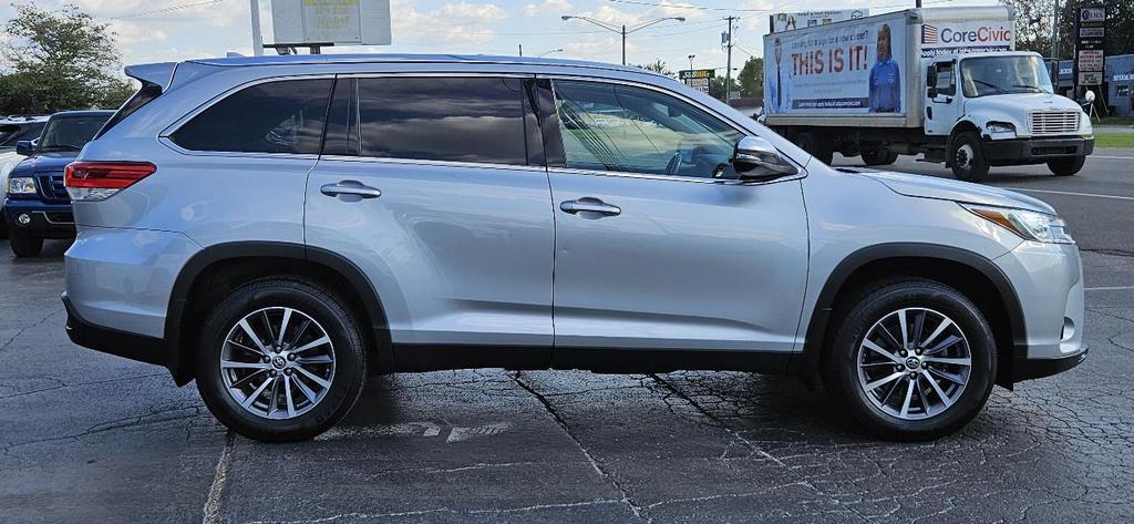used 2019 Toyota Highlander car, priced at $26,980