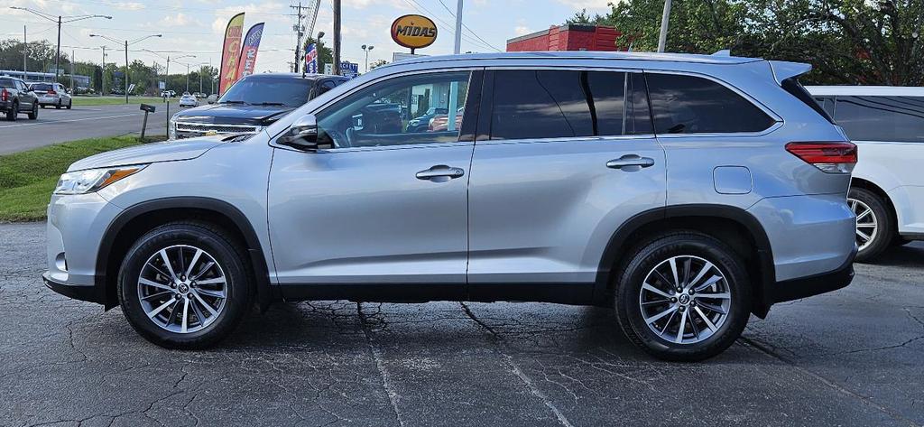 used 2019 Toyota Highlander car, priced at $26,980
