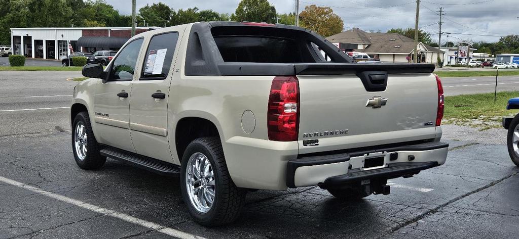 used 2008 Chevrolet Avalanche car, priced at $13,995