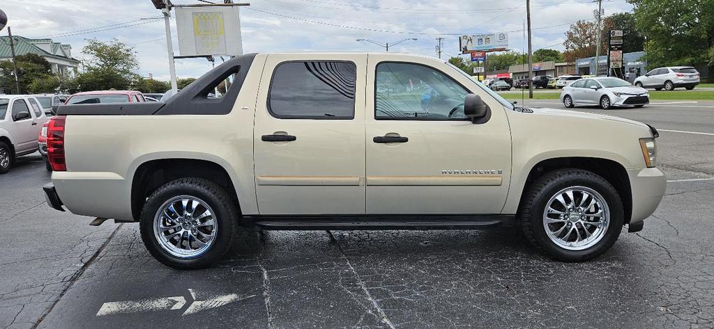 used 2008 Chevrolet Avalanche car, priced at $13,995